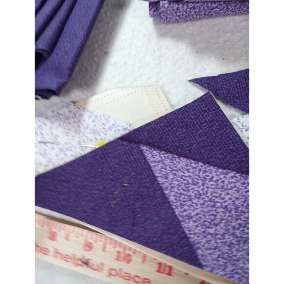 Easy Quilt Kit Carpenter’s Wheel by Debby Kratovil 32.5" Fabric Included - Picture 11 of 16